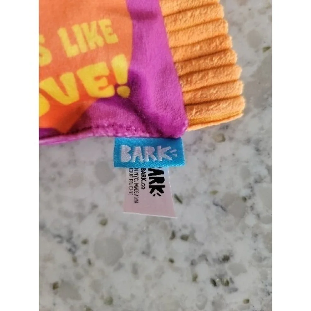 Bark Sneaky Squeaky Fart Hearts Squeaky's Peanut Butter Farts Dog Toy Large‎ NWT